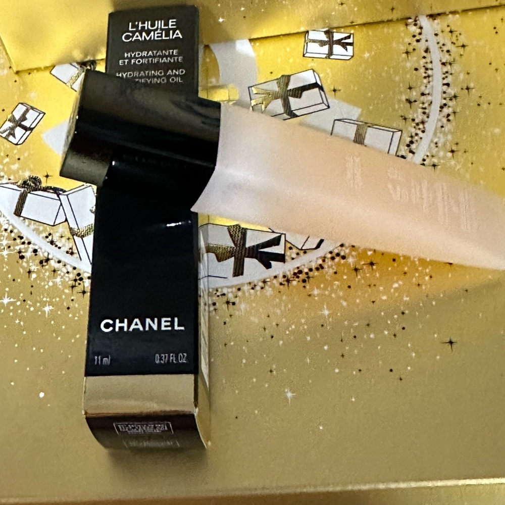 Chanel L'huile Camelia Hydrating & Fortifying Oil 11ml (authentic) - Picture 14 of 15